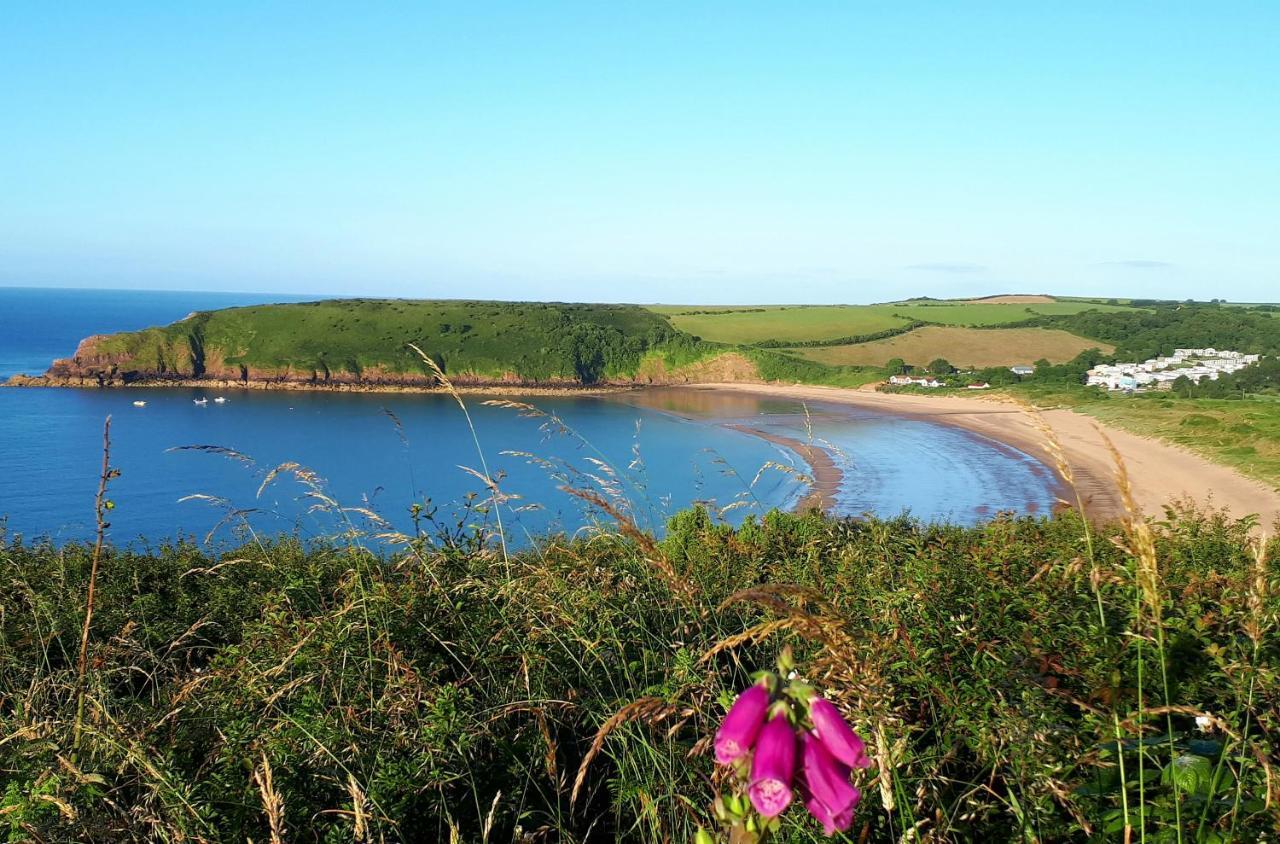 A Beach Holiday In Pembrokeshire Villa Exterior photo