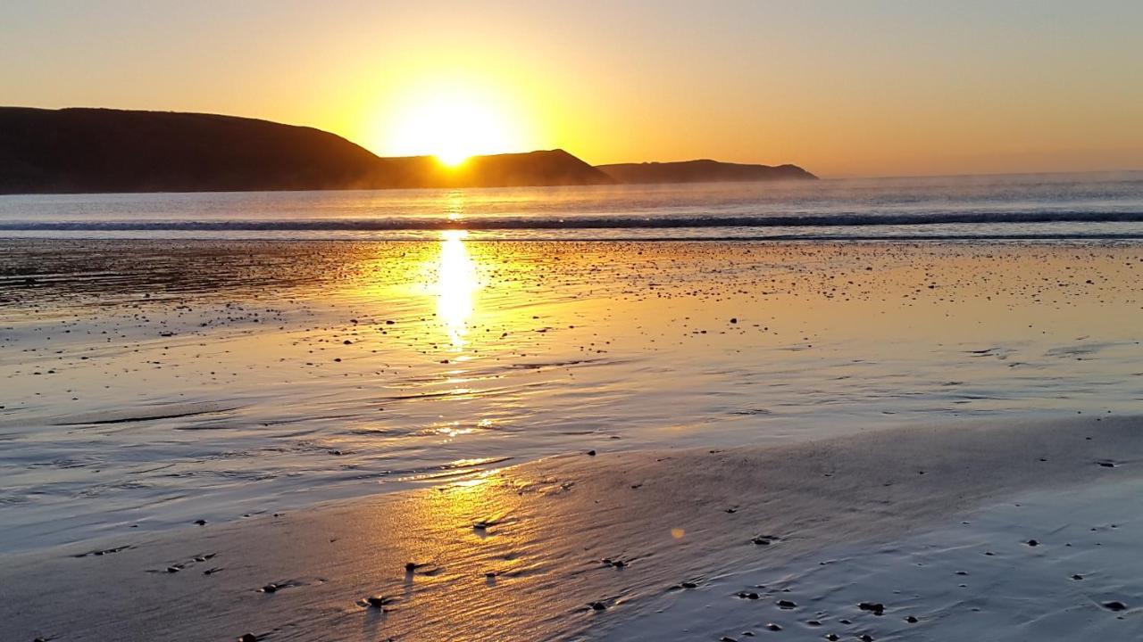 A Beach Holiday In Pembrokeshire Villa Exterior photo